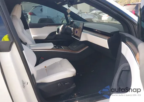 2023 Tesla Model X Dual Motor All-Wheel Drive/Standard Range z USA, uszkodzony, nr VIN 7SAXCBE56PF365514